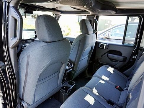 New 2025 Jeep Gladiator Sport S image 22