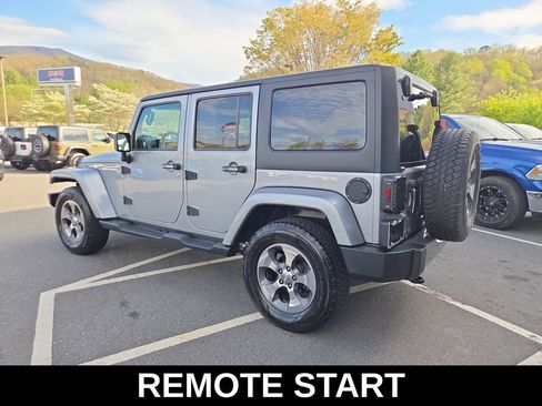 Used 2018 Jeep Wrangler Unlimited Sahara AWD/4WD image 8