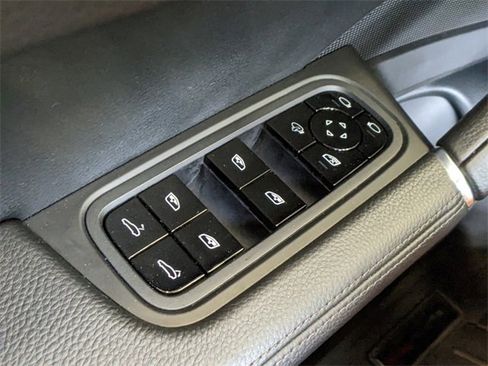 Used 2019 Porsche Cayenne S image 23