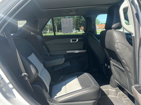 Used 2023 Ford Explorer XLT w/ Equipment Group 202A AWD/4WD image 11
