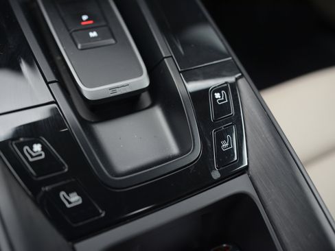 Certified 2025 Porsche 911 Carrera GTS image 24