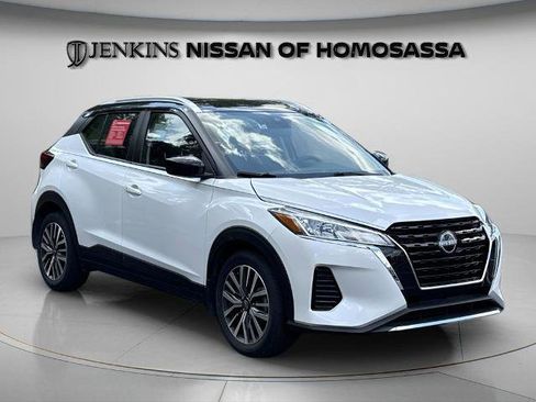Certified 2024 Nissan Kicks SV FWD image 1