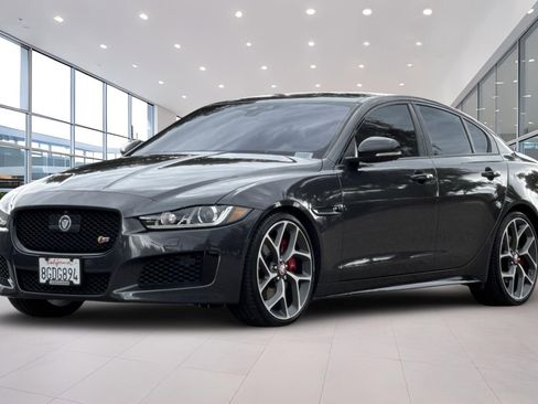 Used 2018 Jaguar XE S RWD image 8