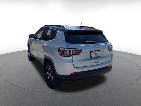 Used 2025 Jeep Compass Limited AWD/4WD image 9