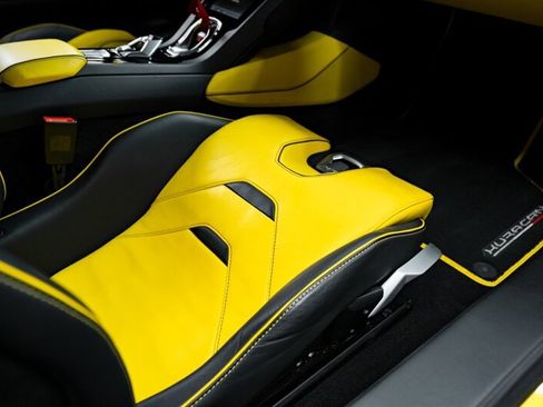 Used 2020 Lamborghini Huracan EVO image 6