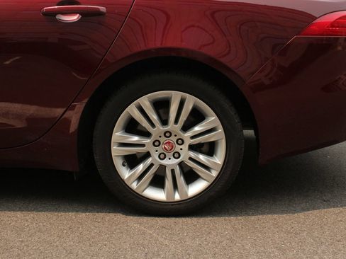 Used 2017 Jaguar XF Premium RWD image 10