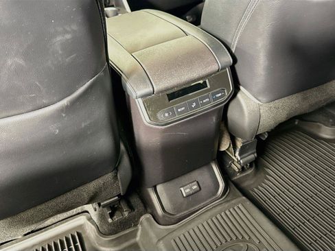 Used 2022 Toyota Highlander XSE FWD image 36