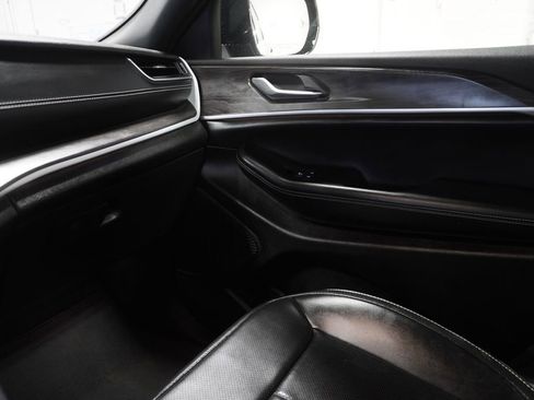 Used 2024 Jeep Grand Cherokee Limited w/ Luxury Tech Group II image 34