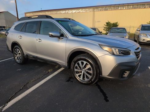 Used 2020 Subaru Outback Premium w/ Popular Package #1 AWD/4WD image 8