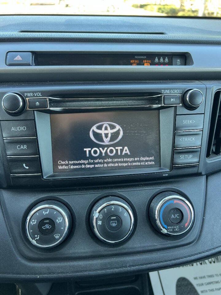 Used 2018 Toyota RAV4 LE w/ Carpet Mat Package FWD image 14