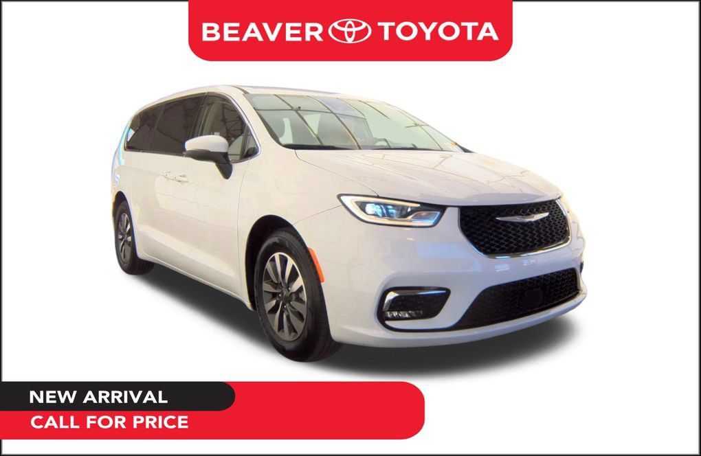 Used 2023 Chrysler Pacifica Touring-L FWD image 1