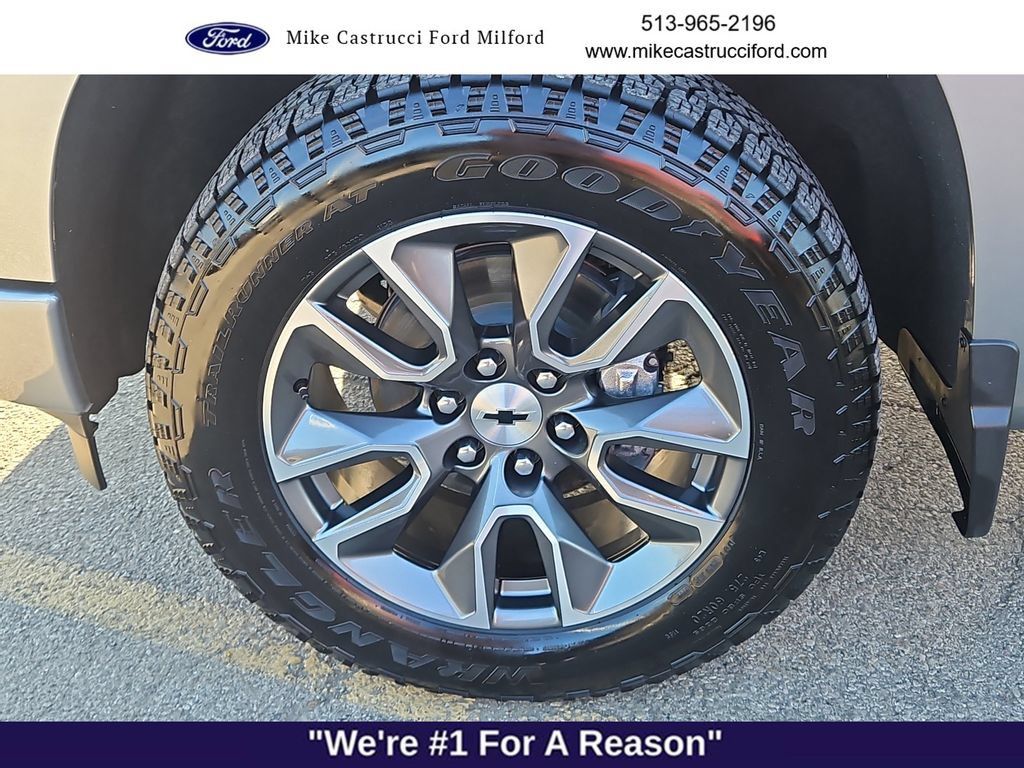 Used 2025 Chevrolet Silverado 1500 RST w/ Z71 Off-Road Package AWD/4WD image 9