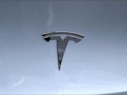Used 2021 Tesla Model Y Long Range AWD/4WD image 23