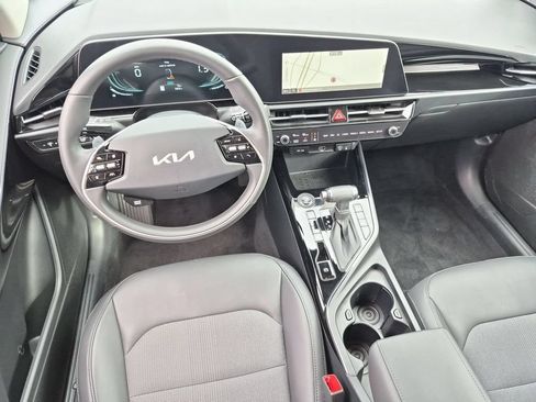 Used 2025 Kia Niro EX FWD image 21