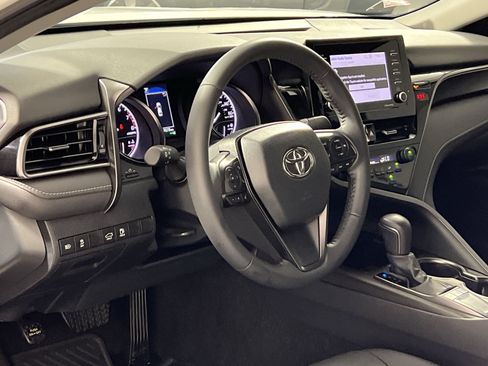 Used 2024 Toyota Camry SE w/ Convenience Package FWD image 17