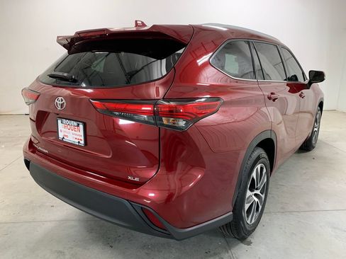 Used 2022 Toyota Highlander XLE FWD image 10