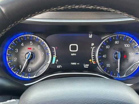 Used 2023 Chrysler Pacifica Touring-L image 27