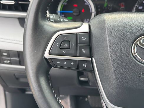 Used 2023 Toyota Highlander XLE AWD/4WD image 27