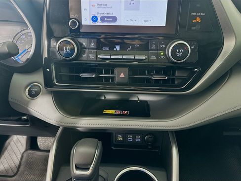 Used 2026 Toyota Highlander XLE image 15