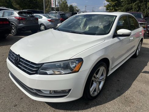Used 2014 Volkswagen Passat TDI SE image 2