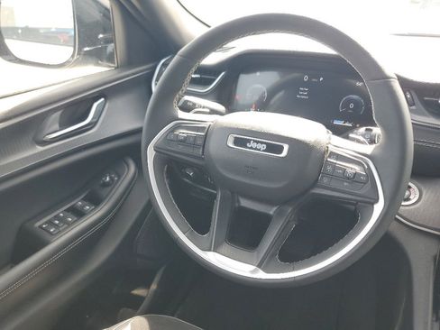 Used 2024 Jeep Grand Cherokee Altitude AWD/4WD image 7