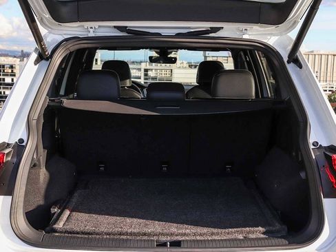 Used 2024 Volkswagen Tiguan SEL R-Line image 28