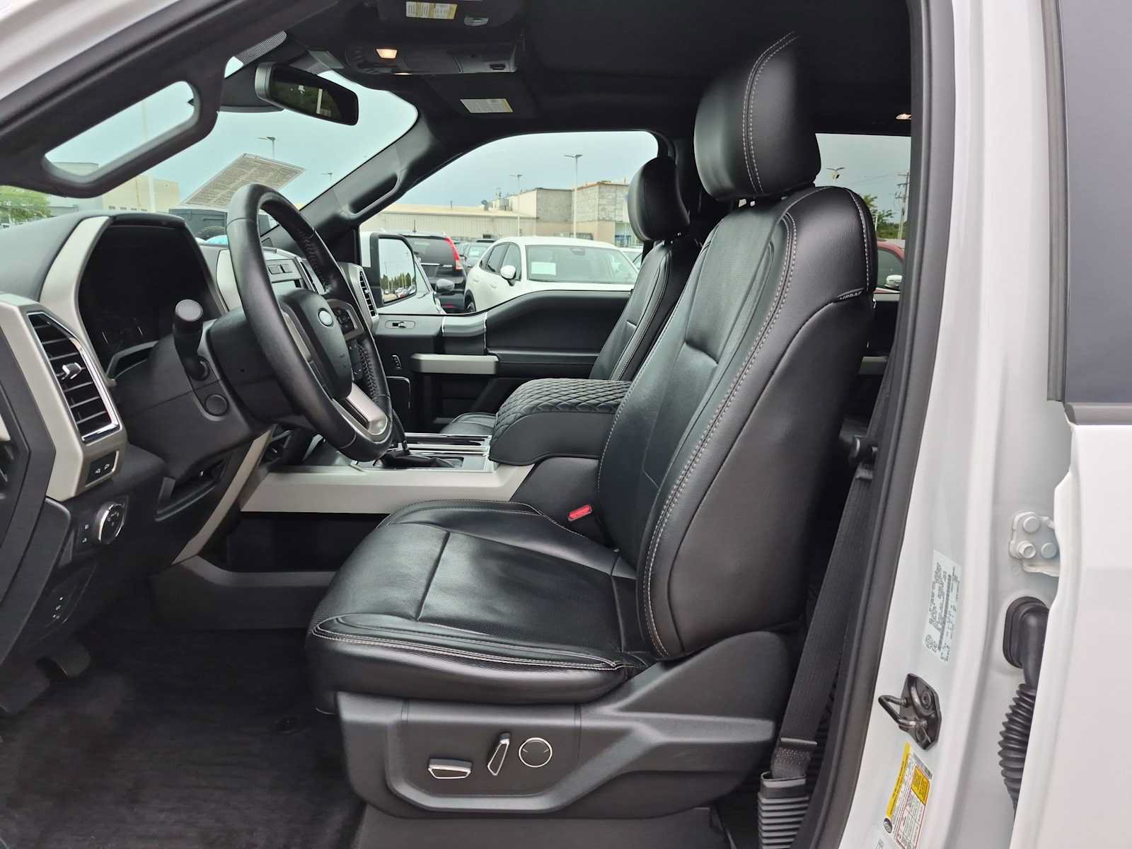 Used 2017 Ford F150 Lariat w/ Equipment Group 502A Luxury AWD/4WD image 16