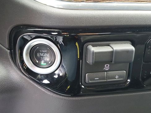 Used 2024 GMC Sierra 1500 Elevation image 25