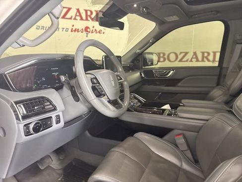 Used 2019 Lincoln Navigator L Reserve image 11