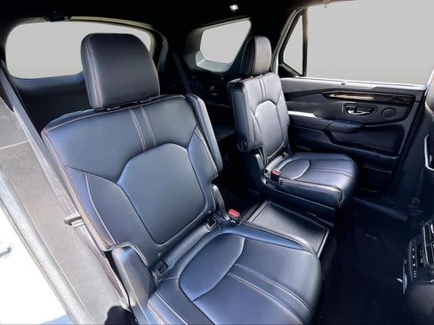 Used 2025 Honda Pilot TrailSport image 18