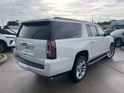 Used 2020 GMC Yukon XL SLT w/ Premium Edition image 9