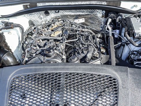 Used 2023 Porsche Macan Base image 23