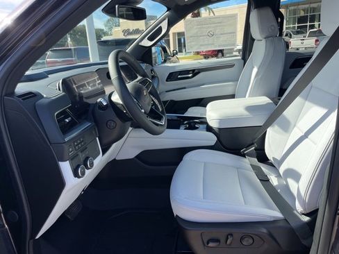 New 2025 Chevrolet Suburban Premier image 19