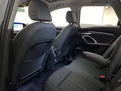 Used 2025 Audi Q5 Premium w/ Convenience Package image 17