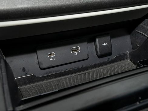 Used 2020 Land Rover Defender 110 SE image 21