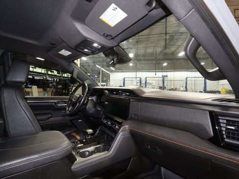 Used 2024 GMC Sierra 1500 AT4 w/ Technology Package AWD/4WD image 30