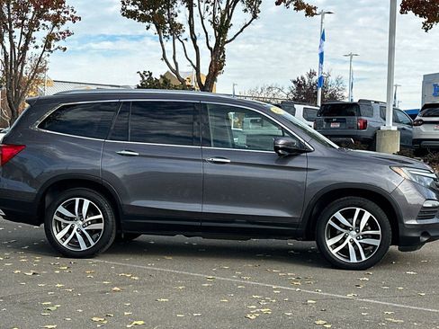 Used 2018 Honda Pilot Touring image 3