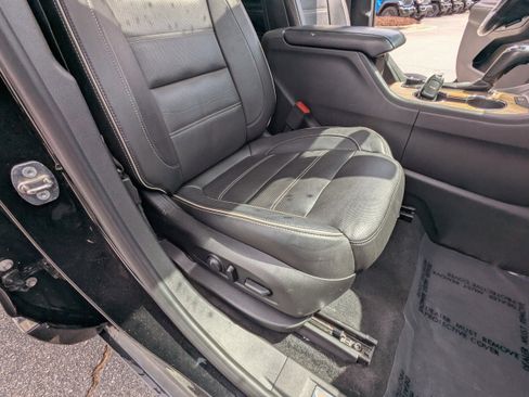 Used 2019 GMC Acadia Denali w/ Technology Package FWD image 17