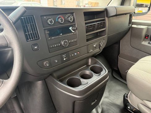 Used 2018 Chevrolet Express 2500 RWD image 22
