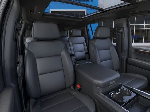 New 2026 Chevrolet Suburban Z71 AWD/4WD image 16