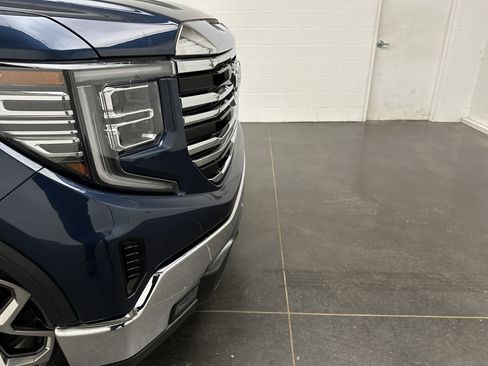 Used 2022 GMC Sierra 1500 SLT w/ SLT Convenience Package AWD/4WD image 2
