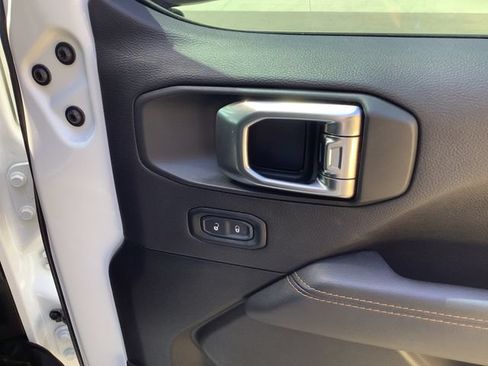 Used 2023 Jeep Wrangler Unlimited Sahara AWD/4WD image 43