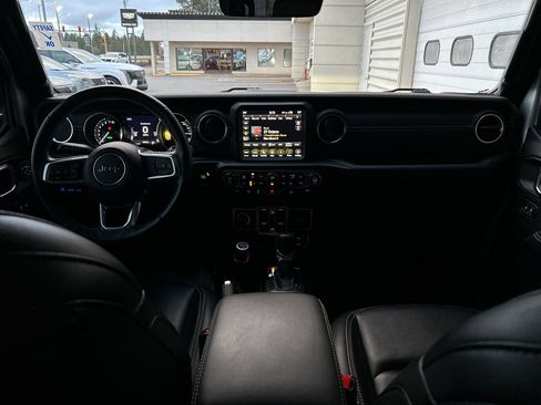 Used 2022 Jeep Wrangler Unlimited Sahara w/ Cold Weather Group image 17