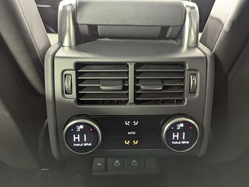 Used 2024 Land Rover Discovery Dynamic SE image 41