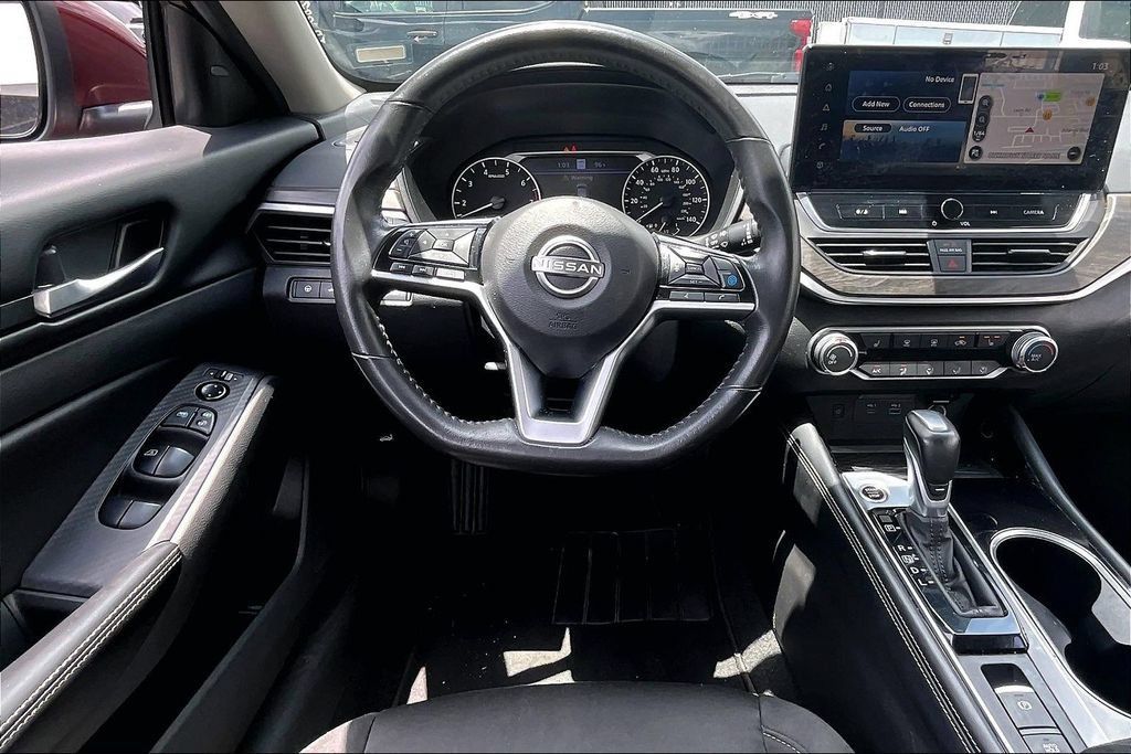 Used 2024 Nissan Altima 2.5 SV w/ SV Premium Package FWD image 8