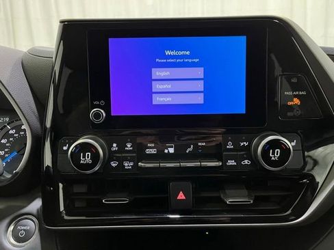 Certified 2024 Toyota Highlander XLE AWD/4WD image 21