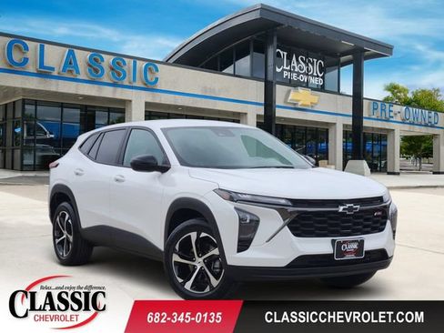 Used 2024 Chevrolet Trax RS FWD image 1
