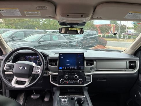 Used 2024 Ford Expedition XLT AWD/4WD image 22