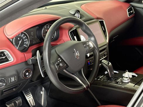 Used 2022 Maserati Ghibli Trofeo image 16