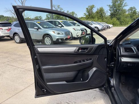Used 2018 Subaru Outback 2.5i Premium AWD/4WD image 10